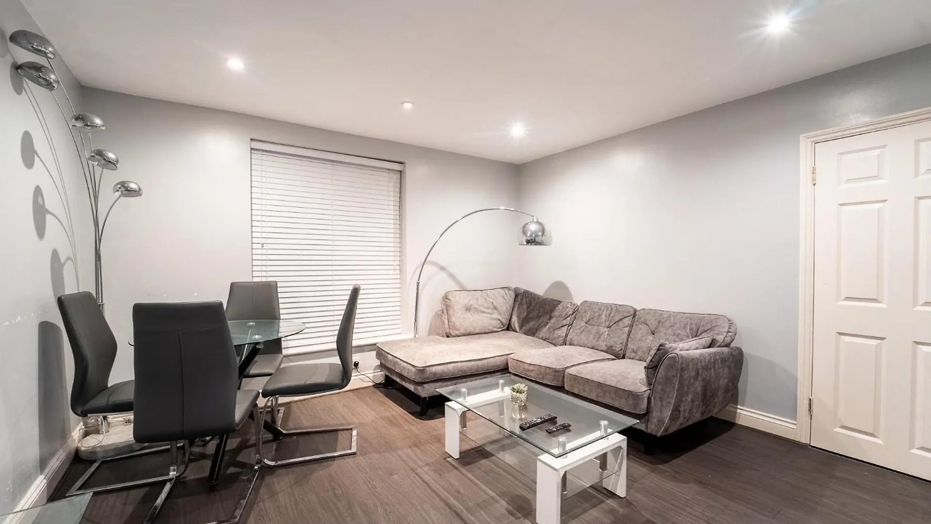 Two Bedroom Deluxe London Apartment