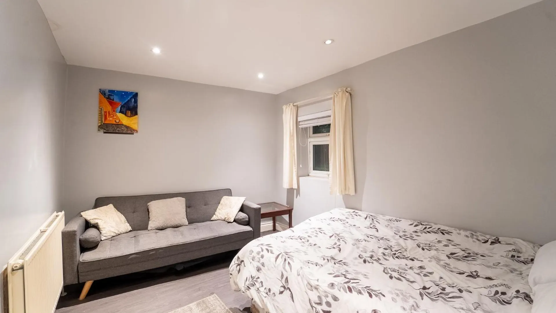 Two Bedroom Deluxe London Apartment